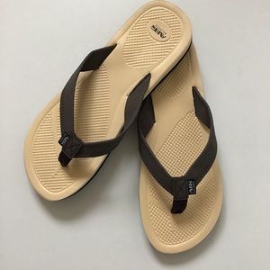 AIR BALANCE FLIP FLOP WOMENS SIZE 10